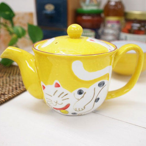 ★有田焼　招福猫ねこ　幸せの黄色ポット　茶漉し付き