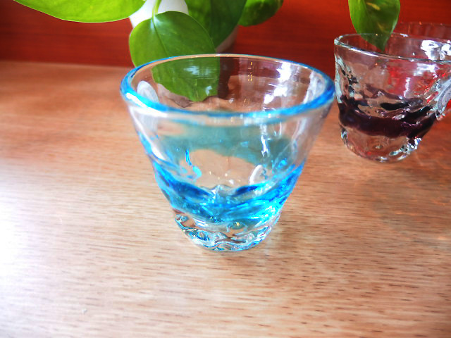 ☆涼やか琉球ガラス　トロピカルぐいのみ　水(納期14営業日程かかる場合があります)