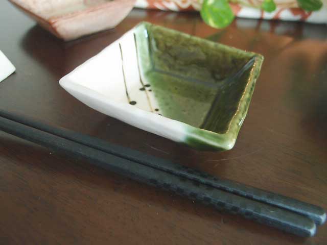 (欠品中入荷未定)絵織部　梅　角小皿